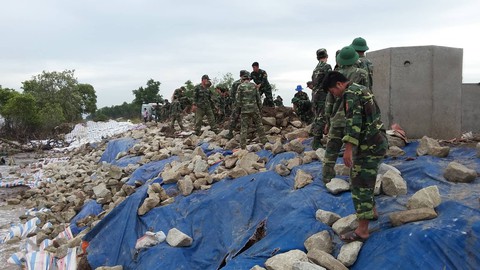 Miền Tây lên phương án di dân tránh bão số 9 - Ảnh 1. Miền Tây lên phương án di dân tránh bão số 9 - Ảnh 1.