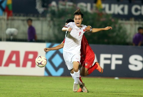 Tiền đạo Văn Toàn có nguy cơ chia tay AFF Cup 2018 - Ảnh 2. Tiền đạo Văn Toàn có nguy cơ chia tay AFF Cup 2018 - Ảnh 2.