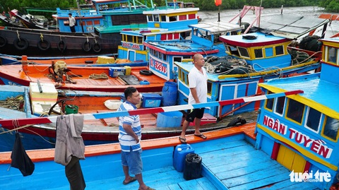Cần Giờ bắt đầu mưa lớn, người dân khẩn trương tránh bão số 9 - Ảnh 3. Cần Giờ bắt đầu mưa lớn, người dân khẩn trương tránh bão số 9 - Ảnh 3.