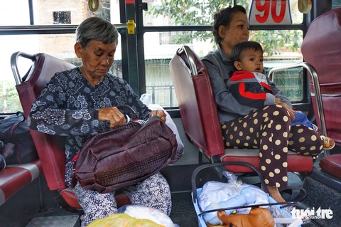 Cần Giờ bắt đầu mưa lớn, người dân khẩn trương tránh bão số 9 - Ảnh 7. Cần Giờ bắt đầu mưa lớn, người dân khẩn trương tránh bão số 9 - Ảnh 7.
