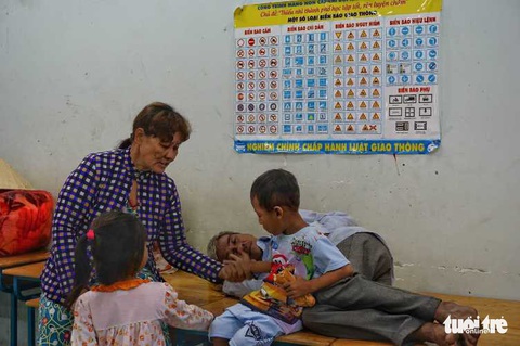 Cần Giờ bắt đầu mưa lớn, người dân khẩn trương tránh bão số 9 - Ảnh 10. Cần Giờ bắt đầu mưa lớn, người dân khẩn trương tránh bão số 9 - Ảnh 10.