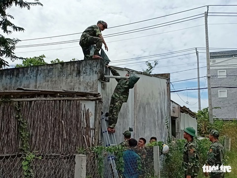 Cần Giờ bắt đầu mưa lớn, người dân khẩn trương tránh bão số 9 - Ảnh 5. Cần Giờ bắt đầu mưa lớn, người dân khẩn trương tránh bão số 9 - Ảnh 5.