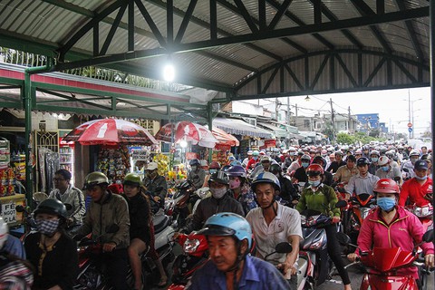 Bố trí ăn ở cho khách không kịp qua phà Cát Lái - Ảnh 1. Bố trí ăn ở cho khách không kịp qua phà Cát Lái - Ảnh 1.