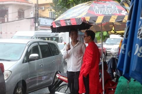 Tiệc cưới vắng cô dâu chú rể vì phà Bình Khánh đóng cửa tránh bão - Ảnh 3. Tiệc cưới vắng cô dâu chú rể vì phà Bình Khánh đóng cửa tránh bão - Ảnh 3.