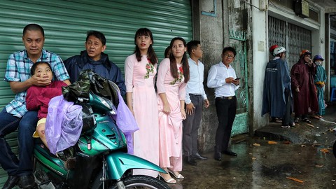 Tiệc cưới vắng cô dâu chú rể vì phà Bình Khánh đóng cửa tránh bão - Ảnh 2. Tiệc cưới vắng cô dâu chú rể vì phà Bình Khánh đóng cửa tránh bão - Ảnh 2.