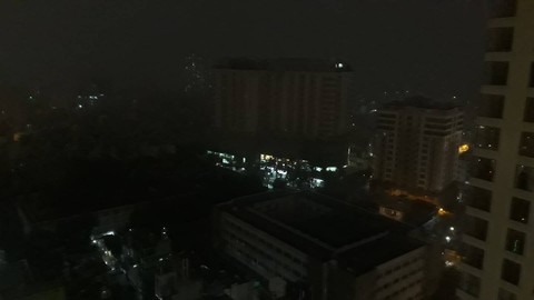 TP.HCM cắt điện nhiều khu vực để tránh rủi ro về người - Ảnh 1. TP.HCM cắt điện nhiều khu vực để tránh rủi ro về người - Ảnh 1.