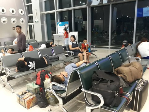 Mưa lớn ở Sài Gòn, nhiều máy bay phải bay... vòng vòng - Ảnh 2. Mưa lớn ở Sài Gòn, nhiều máy bay phải bay... vòng vòng - Ảnh 2.