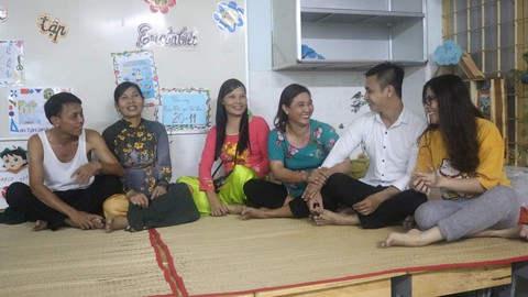 23h30 đêm 25-11, phà Cát Lái hoạt động lại, phà Bình Khánh vẫn chưa - Ảnh 3.