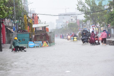 Những hình ảnh Sài Gòn mênh mông biển nước - Ảnh 14. Những hình ảnh Sài Gòn mênh mông biển nước - Ảnh 14.