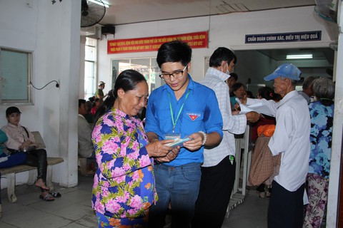Đội tình nguyện viên 9X chăm sóc bệnh nhân ở Cần Thơ - Ảnh 2. Đội tình nguyện viên 9X chăm sóc bệnh nhân ở Cần Thơ - Ảnh 2.