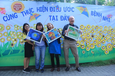 Bệnh nhi ung thư hát cùng Lê Cát Trọng Lý tại Ngày hội hoa hướng dương - Ảnh 10. Bệnh nhi ung thư hát cùng Lê Cát Trọng Lý tại Ngày hội hoa hướng dương - Ảnh 10.