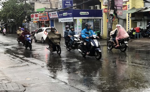 Sài Gòn thoát ngập nhờ đỉnh triều đã qua - Ảnh 1. Sài Gòn thoát ngập nhờ đỉnh triều đã qua - Ảnh 1.