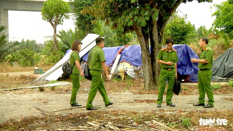 Cục Cảnh sát môi trường kiểm tra bãi tập kết chất thải tại Nhà Bè - Ảnh 1. Cục Cảnh sát môi trường kiểm tra bãi tập kết chất thải tại Nhà Bè - Ảnh 1.