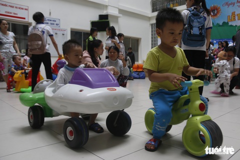 Bệnh nhi ung thư ở Huế nhận học bổng Ước mơ của Thúy - Ảnh 2. Bệnh nhi ung thư ở Huế nhận học bổng Ước mơ của Thúy - Ảnh 2.