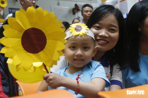 Bệnh nhi ung thư ở Huế nhận học bổng Ước mơ của Thúy - Ảnh 5. Bệnh nhi ung thư ở Huế nhận học bổng Ước mơ của Thúy - Ảnh 5.