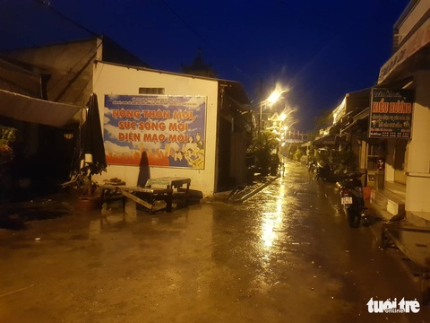Vũng Tàu bắt đầu mưa to, cây gãy đổ - Ảnh 5. Vũng Tàu bắt đầu mưa to, cây gãy đổ - Ảnh 5.