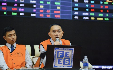 5.000 nhà đầu tư sinh viên lên sàn chứng khoán ảo - Ảnh 1. 5.000 nhà đầu tư sinh viên lên sàn chứng khoán ảo - Ảnh 1.