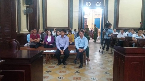 Hai bị cáo vụ chìm tàu 9 người chết ở Cần Giờ được hưởng án treo - Ảnh 1. Hai bị cáo vụ chìm tàu 9 người chết ở Cần Giờ được hưởng án treo - Ảnh 1.