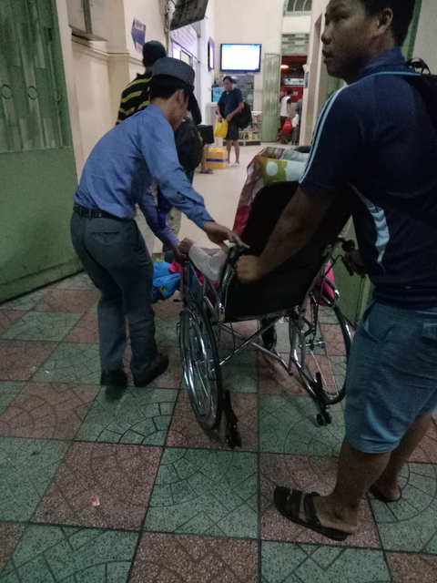 Đường sắt Bắc - Nam thông suốt sau hơn một ngày gián đoạn - Ảnh 1. Đường sắt Bắc - Nam thông suốt sau hơn một ngày gián đoạn - Ảnh 1.
