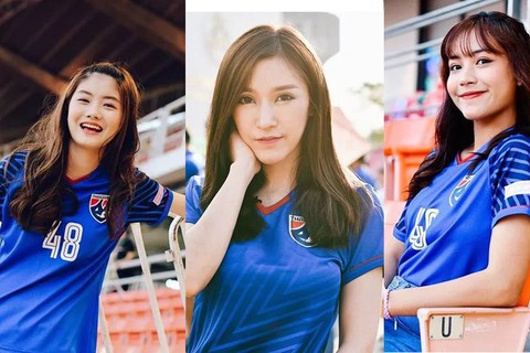 Những nữ CĐV xinh đẹp đốt cháy khán đài AFF Cup 2018 - Ảnh 11. Những nữ CĐV xinh đẹp đốt cháy khán đài AFF Cup 2018 - Ảnh 11.