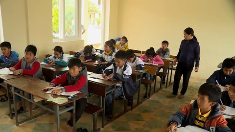 Khởi tố vụ án cô giáo bắt cả lớp tát bạn hàng trăm cái - Ảnh 1. Khởi tố vụ án cô giáo bắt cả lớp tát bạn hàng trăm cái - Ảnh 1.