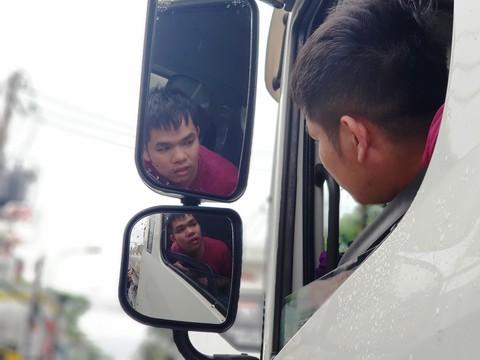 Ôtô chết máy nằm ngổn ngang trên đường từ đêm tới sáng - Ảnh 7. Ôtô chết máy nằm ngổn ngang trên đường từ đêm tới sáng - Ảnh 7.