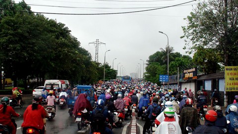 Kẹt xe kinh hoàng trên cầu Bình Triệu - Ảnh 5. Kẹt xe kinh hoàng trên cầu Bình Triệu - Ảnh 5.