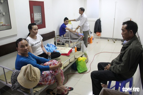 Tăng gấp đôi giường vẫn không đủ chỗ cho bệnh nhân sốt xuất huyết - Ảnh 5. Tăng gấp đôi giường vẫn không đủ chỗ cho bệnh nhân sốt xuất huyết - Ảnh 5.