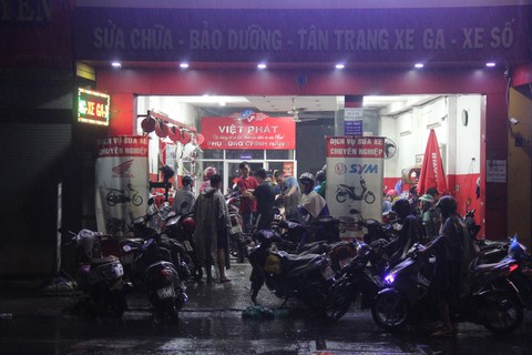 Người Sài Gòn chưa hết bàng hoàng sau đêm trắng đại hồng thủy - Ảnh 3. Người Sài Gòn chưa hết bàng hoàng sau đêm trắng đại hồng thủy - Ảnh 3.