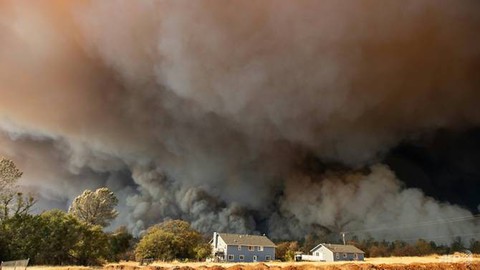 Đã khống chế toàn bộ đám cháy rừng chết chóc nhất ở California - Ảnh 2. Đã khống chế toàn bộ đám cháy rừng chết chóc nhất ở California - Ảnh 2.