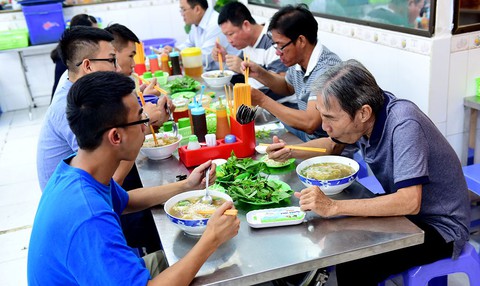 Tôn vinh phở theo những cách riêng - Ảnh 2. Tôn vinh phở theo những cách riêng - Ảnh 2.