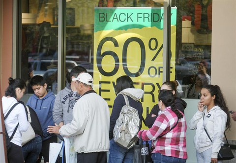 Thế hệ Y - Vị cứu tinh trong ngày Black Friday - Ảnh 1. Thế hệ Y - Vị cứu tinh trong ngày Black Friday - Ảnh 1.