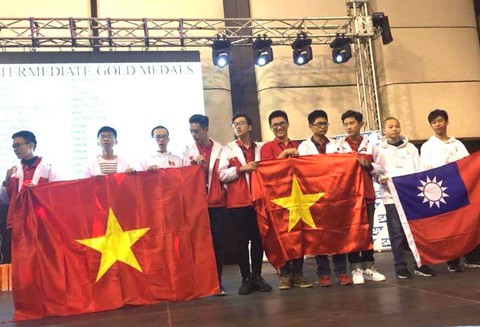 10 học sinh Việt giành huy chương vàng toán thế giới - Ảnh 2. 10 học sinh Việt giành huy chương vàng toán thế giới - Ảnh 2.