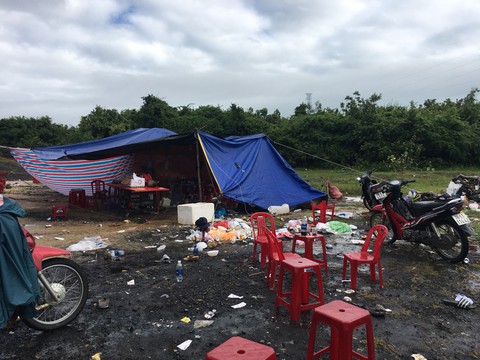 Bắt ổ đánh bạc lớn nhất Phú Yên, tạm giữ 30 ôtô - Ảnh 3. Bắt ổ đánh bạc lớn nhất Phú Yên, tạm giữ 30 ôtô - Ảnh 3.