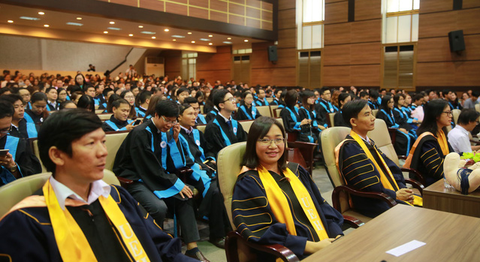 Đại học đầu tiên ký hợp đồng, miễn học phí cho nghiên cứu sinh - Ảnh 1. Đại học đầu tiên ký hợp đồng, miễn học phí cho nghiên cứu sinh - Ảnh 1.