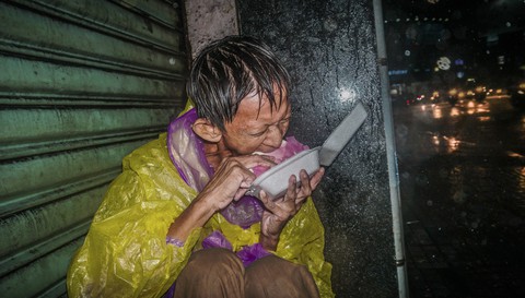 Bạn trẻ làm thiện nguyện: Ấm áp tình người sau đêm bão - Ảnh 2. Bạn trẻ làm thiện nguyện: Ấm áp tình người sau đêm bão - Ảnh 2.