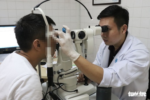 Bác sĩ rất sợ bệnh mắt đột quỵ - Ảnh 1. Bác sĩ rất sợ bệnh mắt đột quỵ - Ảnh 1.