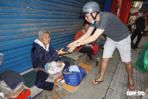 Bạn trẻ làm thiện nguyện: Ấm áp tình người sau đêm bão - Ảnh 10. Bạn trẻ làm thiện nguyện: Ấm áp tình người sau đêm bão - Ảnh 10.