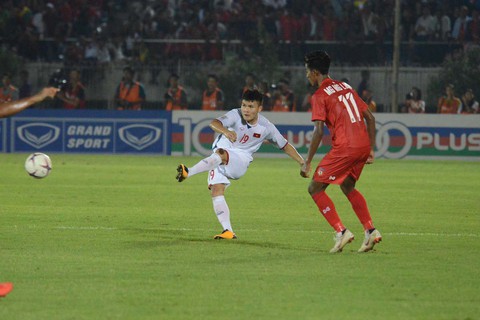 Quang Hải, Công Phượng lọt vào top 5 tiền vệ tốt nhất AFF Cup - Ảnh 1. Quang Hải, Công Phượng lọt vào top 5 tiền vệ tốt nhất AFF Cup - Ảnh 1.