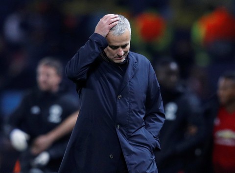 HLV Mourinho ăn mừng như ‘điên’ sau bàn thắng của Fellaini - Ảnh 2. HLV Mourinho ăn mừng như ‘điên’ sau bàn thắng của Fellaini - Ảnh 2.