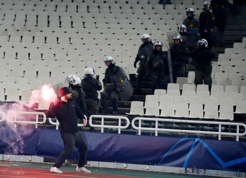 Bạo loạn đẫm máu trên khán đài Athens Olympic - Ảnh 2. Bạo loạn đẫm máu trên khán đài Athens Olympic - Ảnh 2.
