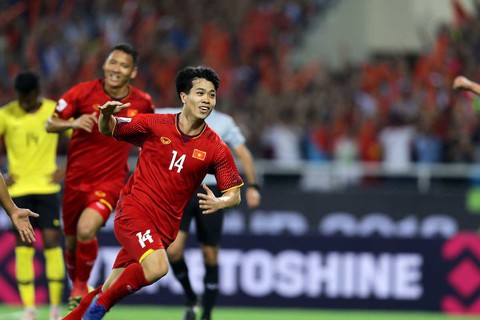 Quang Hải, Công Phượng lọt vào top 5 tiền vệ tốt nhất AFF Cup - Ảnh 4. Quang Hải, Công Phượng lọt vào top 5 tiền vệ tốt nhất AFF Cup - Ảnh 4.