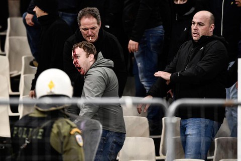 Bạo loạn đẫm máu trên khán đài Athens Olympic - Ảnh 6. Bạo loạn đẫm máu trên khán đài Athens Olympic - Ảnh 6.
