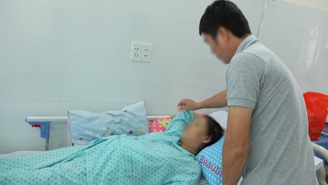 Bệnh viện Bình Dân dùng robot mổ cấp cứu thai phụ viêm tụy cấp - Ảnh 1. Bệnh viện Bình Dân dùng robot mổ cấp cứu thai phụ viêm tụy cấp - Ảnh 1.