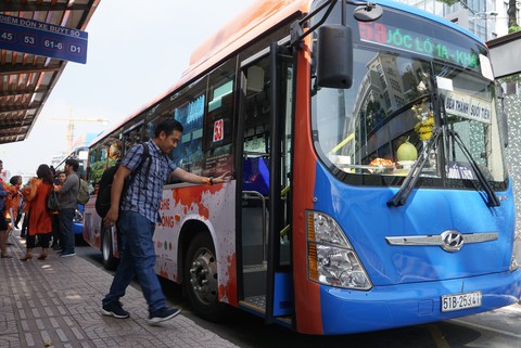 TP.HCM tăng 92 chuyến xe buýt dịp Tết dương lịch 2019 - Ảnh 1. TP.HCM tăng 92 chuyến xe buýt dịp Tết dương lịch 2019 - Ảnh 1.
