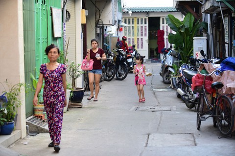 Hàng trăm triệu đồng một mét vuông đất, vẫn hiến tặng mở hẻm - Ảnh 10. Hàng trăm triệu đồng một mét vuông đất, vẫn hiến tặng mở hẻm - Ảnh 10.