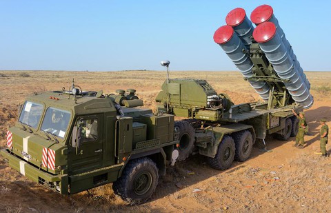 Nga triển khai thêm tên lửa S-400 trên bán đảo Crimea - Ảnh 1. Nga triển khai thêm tên lửa S-400 trên bán đảo Crimea - Ảnh 1.