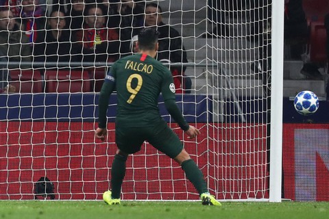 Atletico Madrid và Dortmund đoạt vé sớm vào vòng knock-out - Ảnh 2. Atletico Madrid và Dortmund đoạt vé sớm vào vòng knock-out - Ảnh 2.