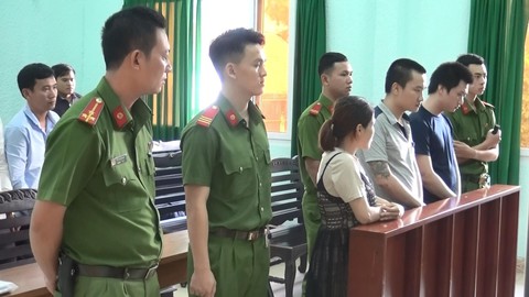 Tài xế dương tính ma túy tông xe cảnh sát giao thông lãnh án - Ảnh 1. Tài xế dương tính ma túy tông xe cảnh sát giao thông lãnh án - Ảnh 1.