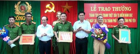 Vụ đánh bạc ở Phú Yên: 84 tuổi vẫn vượt đường xa để sát phạt - Ảnh 1. Vụ đánh bạc ở Phú Yên: 84 tuổi vẫn vượt đường xa để sát phạt - Ảnh 1.